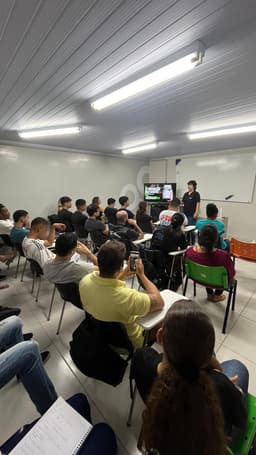 Foto 4 - Aula com Alunos do Curso Sistemas de Informação da Univale
